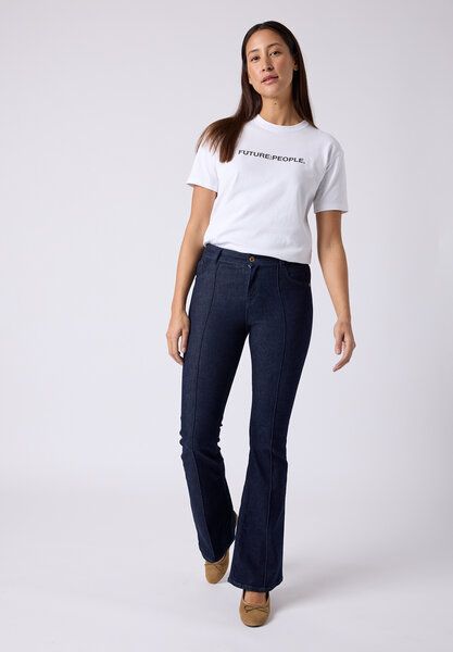 FUTURE:PEOPLE. 01:07 BOOTCUT PIPING - MID WAIST aus weichem Stretch-Denim aus Bio-Baumwoll-Mix (30107 0 1008 ) von FUTURE:PEOPLE.