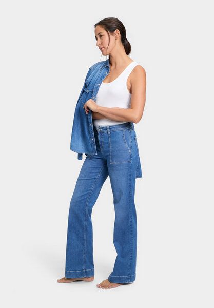 FUTURE:PEOPLE. 06:02 WIDE LEG CLASSY - MID WAIST aus leichtem Stretch-Denim aus Bio-Baumwoll/ Tencel-Mix (30602 0 1004) von FUTURE:PEOPLE.