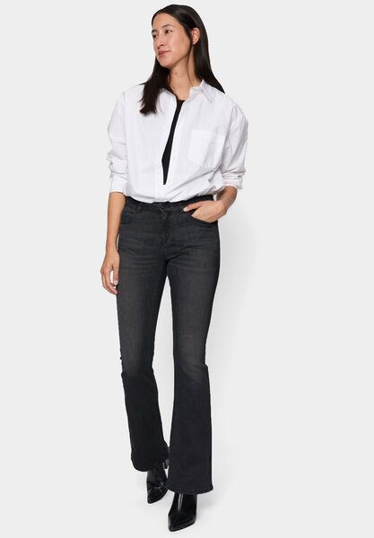 FUTURE:PEOPLE. 01:02 BOOTCUT - MID WAIST aus weichem Stretch-Denim aus Bio-Baumwoll-Mix (30102 0 1008) FUTURE:PEOPLE. 01:02 BOOTCUT - MID WAIST aus weichem Stretch-Denim aus Bio-Baumwoll-Mix (30102 0 1008) von FUTURE:PEOPLE.