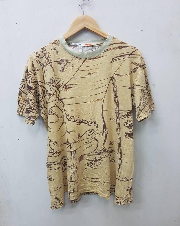 Vintage Castelbajac Legende All Over Print T-Shirt Schönes Design/Unisex Kleidung Große Größe von FUTURE81