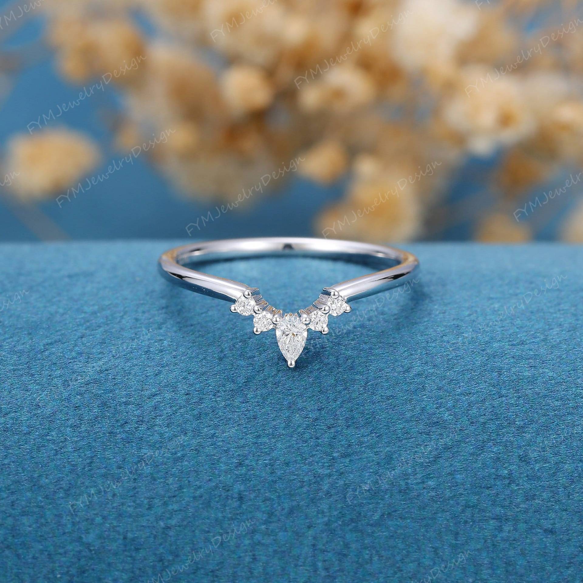 Birnenförmiger Diamant Ring Geschwungenes Ehering Weiß Gold Vintage Unikat Stapelring Damen Passendes Band Versprechen Jubiläum Geschenk Für Sie von FYMJewelryDesign