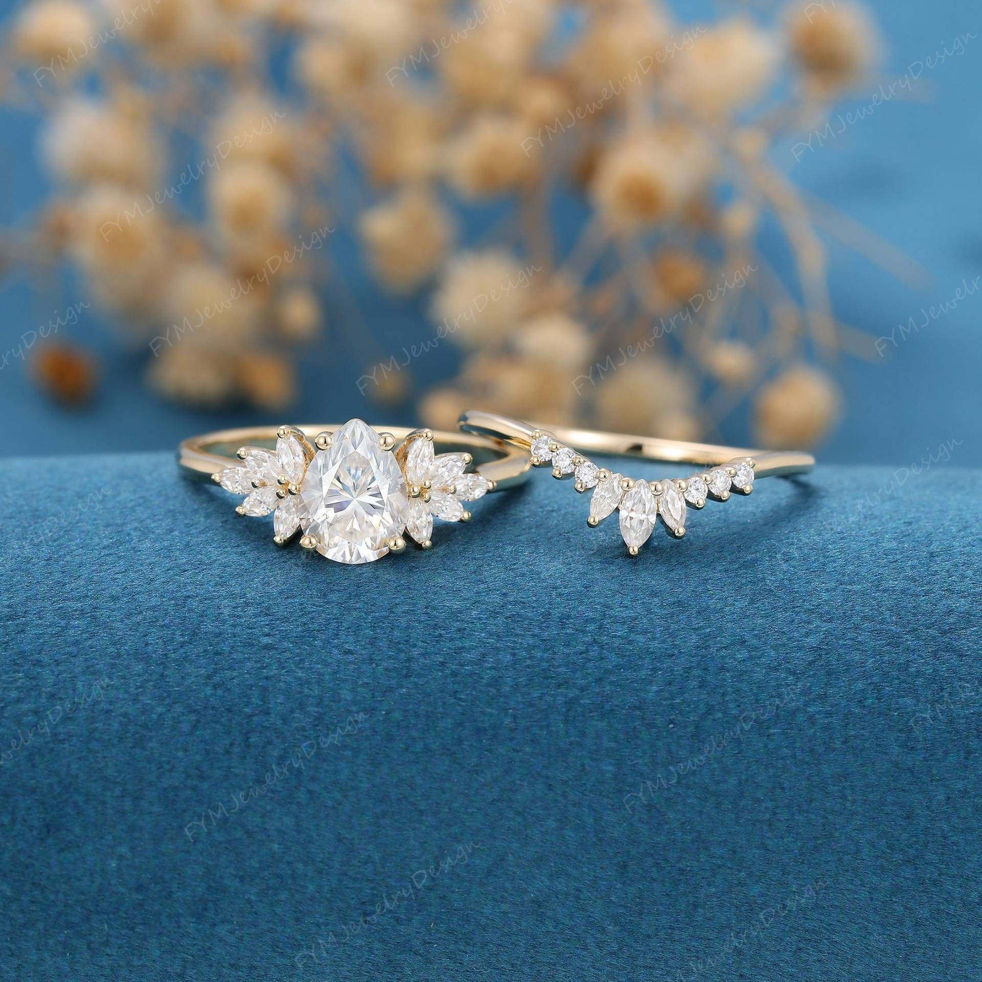 Birnenschliff Moissanit Verlobungsring Set Vintage Gelbgold Marquise Cluster Diamant Unikat Kurve Passend Hochzeit Jahrestag Geschenk Für Sie von FYMJewelryDesign