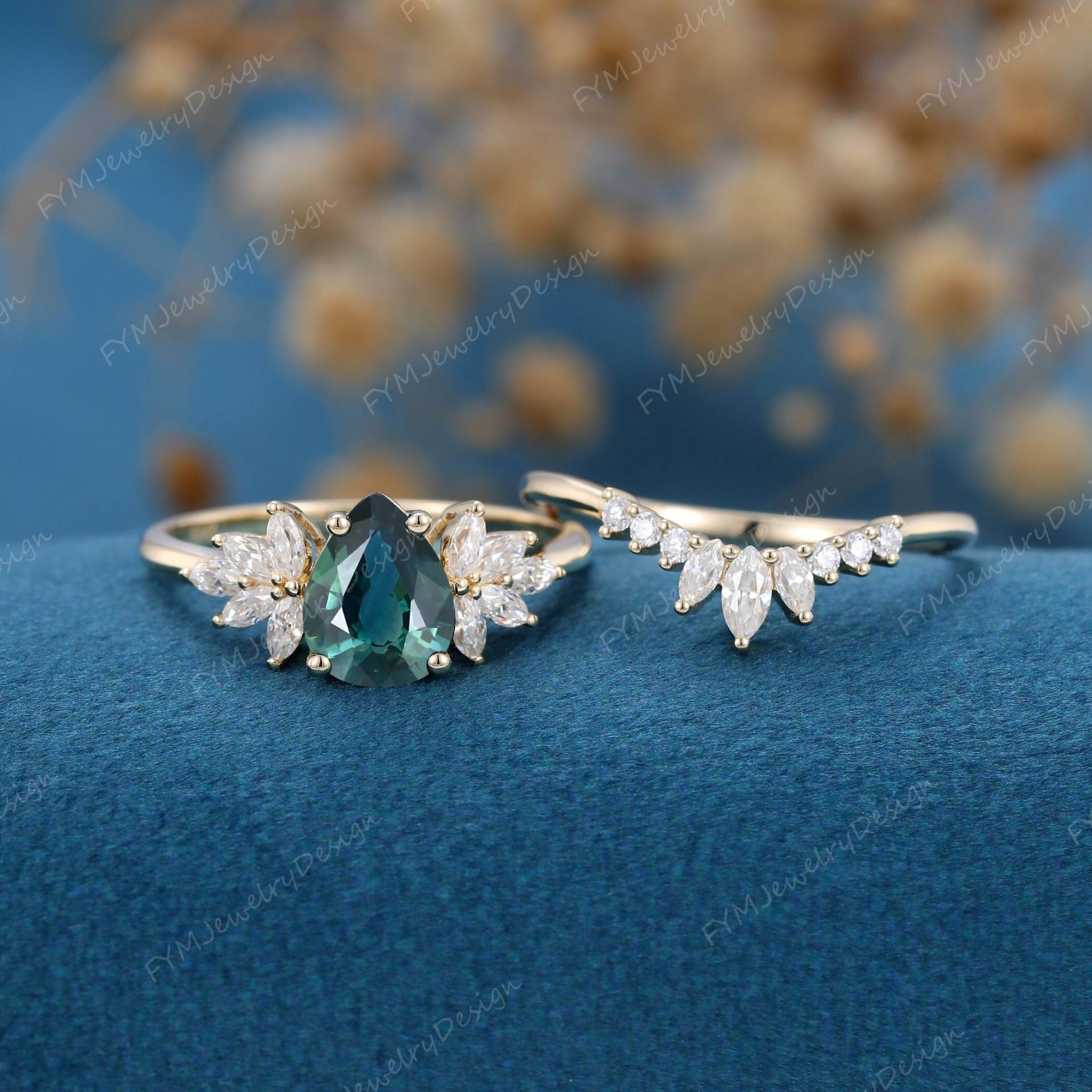 Einzigartiger Birnenförmiger Blau Grüner Saphir Verlobungsring Set Vintage Gelbgold Marquise Diamant Hochzeit Braut Versprechen Jahrestag Geschenk von FYMJewelryDesign