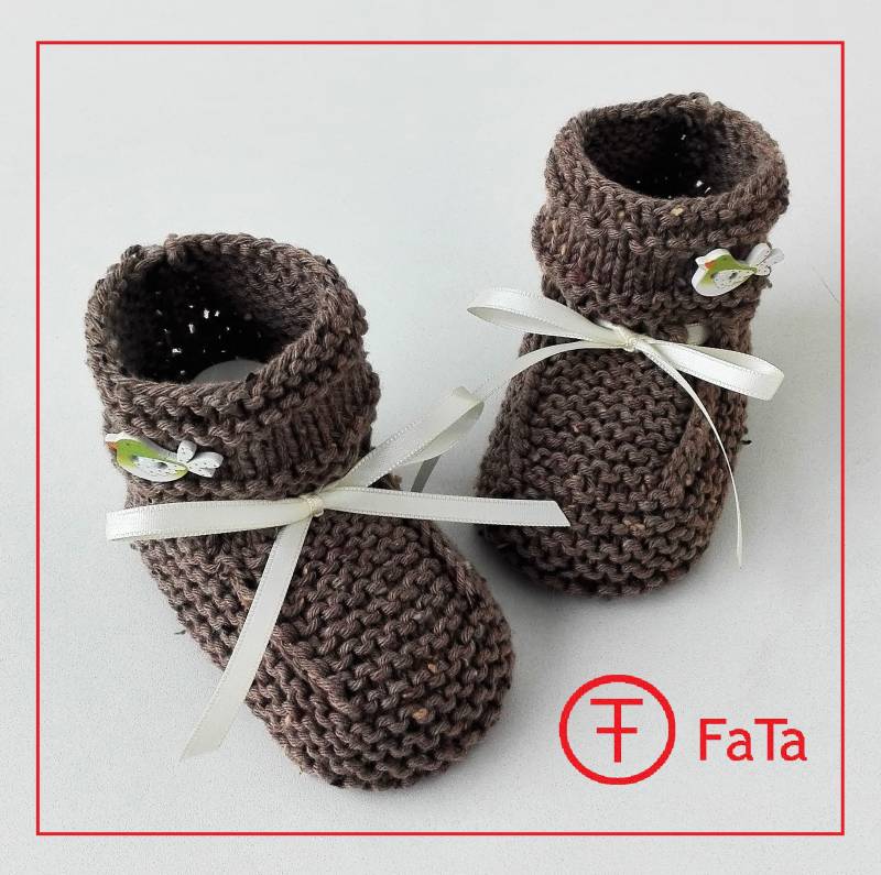 10 cm Babyschuhe Taufschuhe Baumwolle in Braun Gestrickt von FaTaHandarbeit