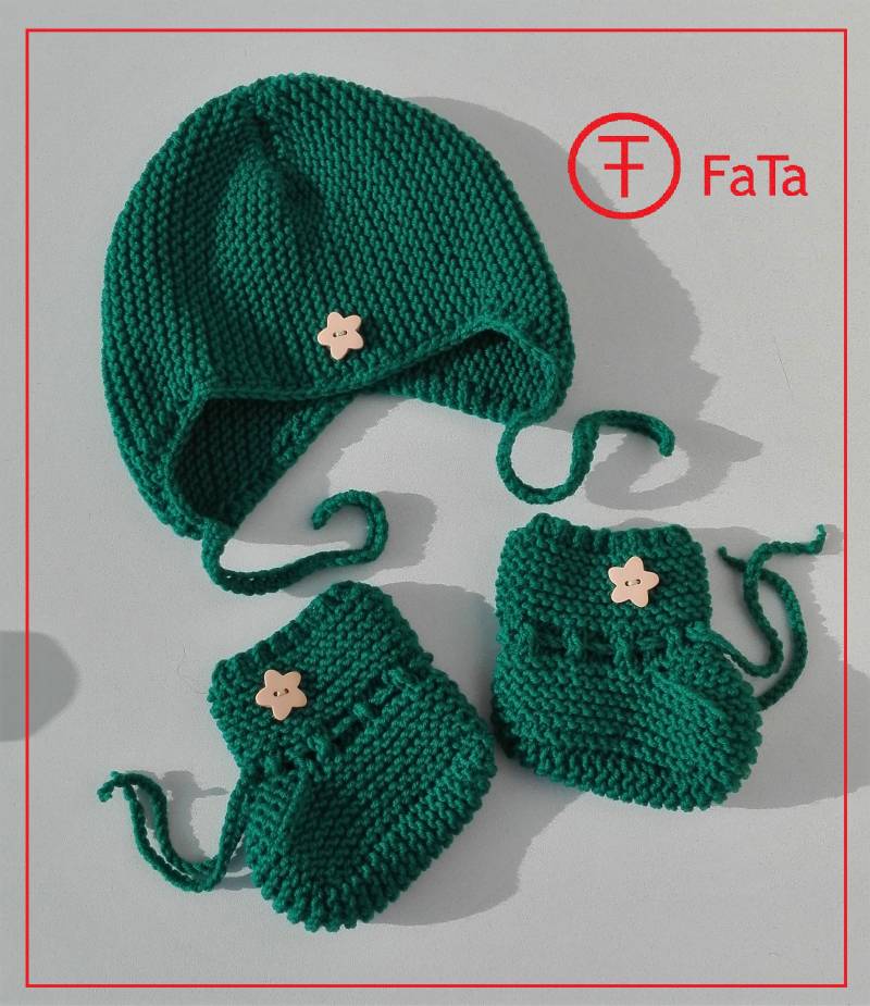 Baby - Set, Taufset, Mütze Und Babyschuhe Grün, Aus Merinowolle Gestrick von FaTaHandarbeit