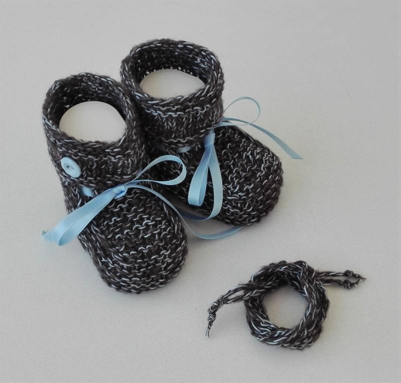Babyschühchen Babyschuhe Taufschue in Grau - Blau Gestrickt von FaTaHandarbeit
