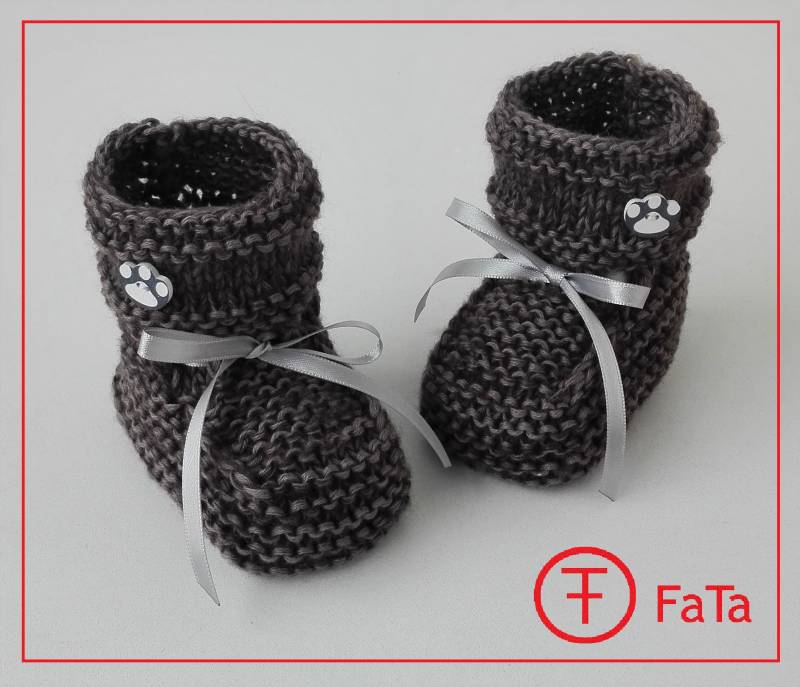 Babyschühchen Babyschuhe Taufschuhe Gestrickt in Dunkelgrau von FaTaHandarbeit