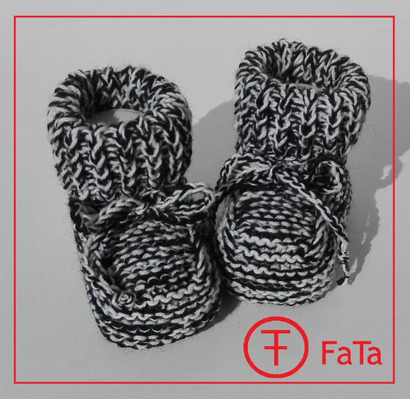 Babyschuhe Taufschuhe Krabbelschuhe Schwarz-Weiß von FaTaHandarbeit