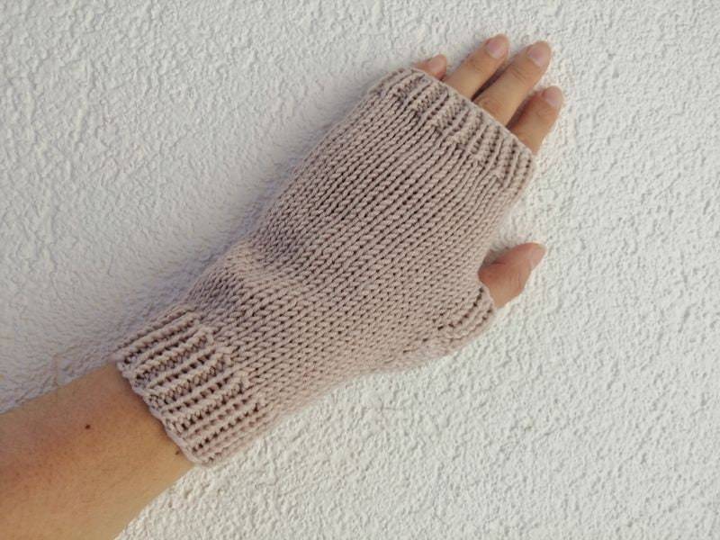 Gestrickte Armstulpen Pulswärmer Fingerhandschuhe Aus Reiner Feiner Merinowolle von FaTaHandarbeit