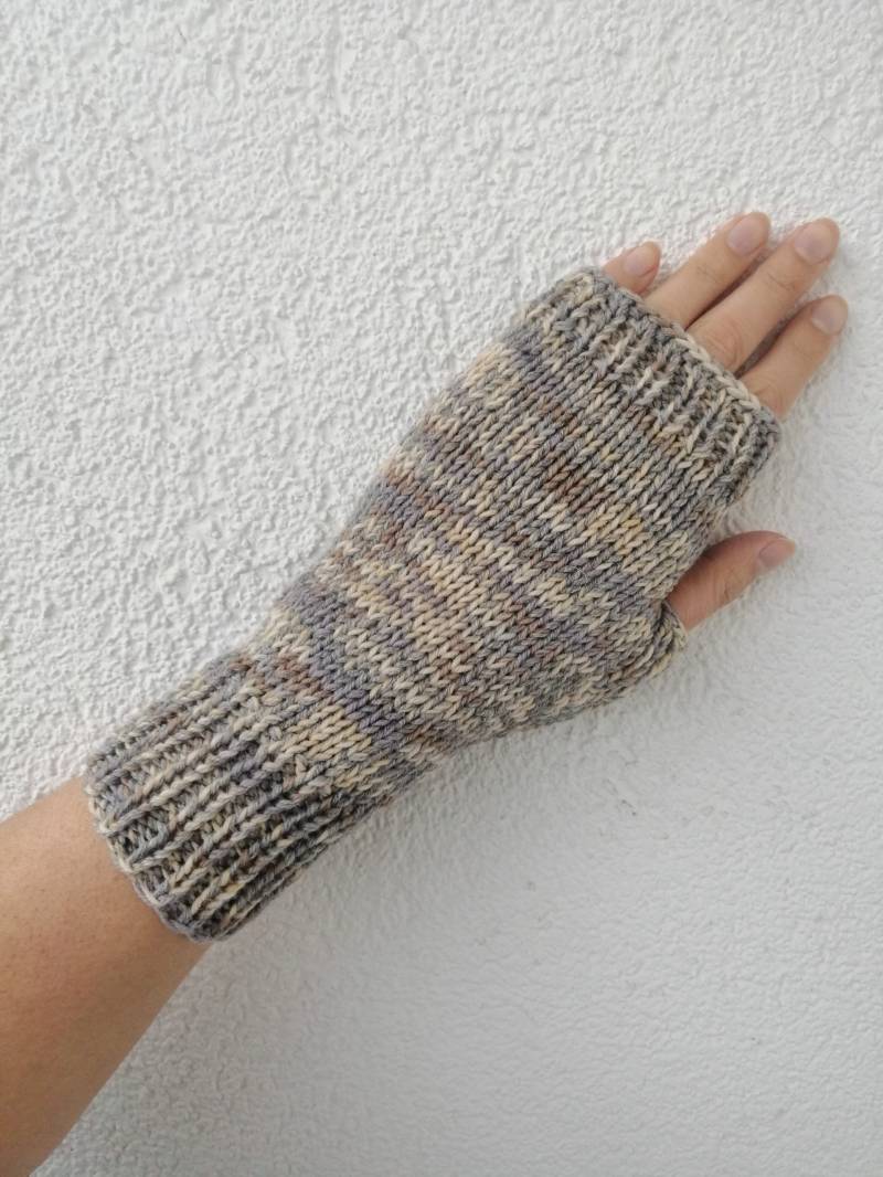 Gestrickte Armstulpen Pulswärmer Fingerhandschuhe Aus Wollmischung 3 Farben von FaTaHandarbeit