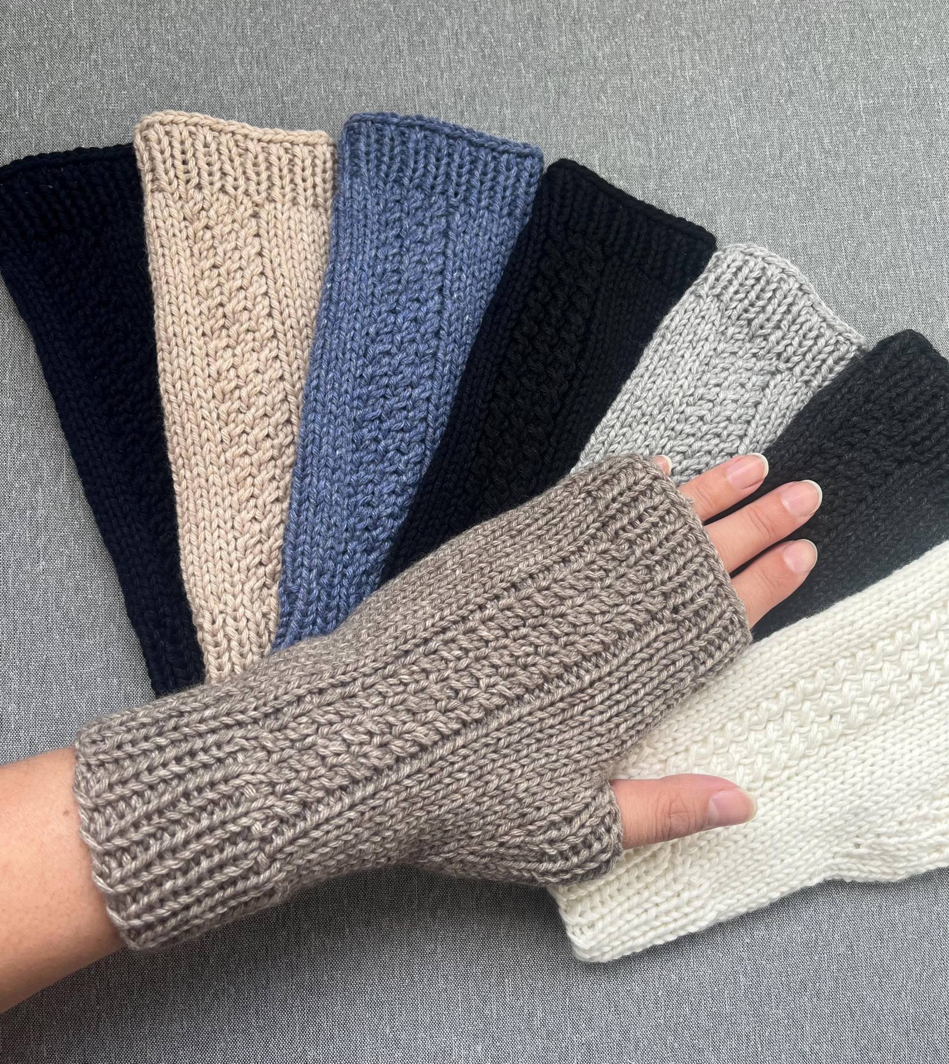 Gestrickte Armstulpen Pulswärmer Fingerlose Handschuhe Wolle Resycelt 7 Farben Zum Auswahl Gestrickte Armstulpen Pulswärmer Fingerlose Handschuhe Wolle Resycelt 7 Farben Zum Auswahl von FaTaHandarbeit