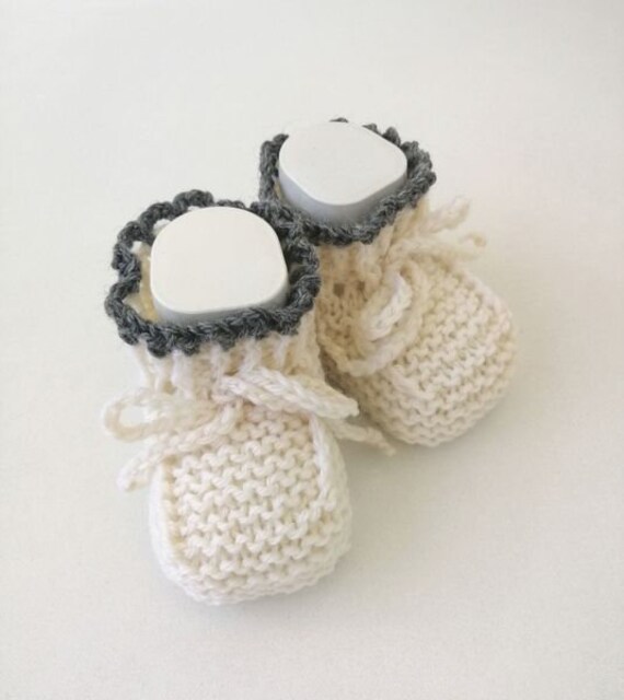 Gestrickte Babyschuhe Taufschuhe Aus Reiner Merinowolle Gestrickt von FaTaHandarbeit