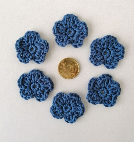 Häkelblüte Häkelblümen Applikationen Baumwolle Jeansblau Häkelblüte Häkelblümen Applikationen Baumwolle Jeansblau von FaTaHandarbeit