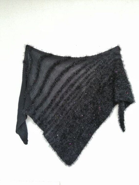 Halstuch Dreieckstuch Tuch in Schwarz Mit Glitzerblümchen Gestrickt von FaTaHandarbeit