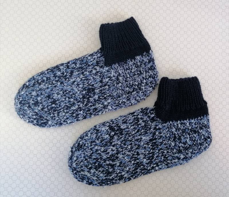 Sofasocken Schlafsocken Handgestrickt 5 Farbvarianten von FaTaHandarbeit