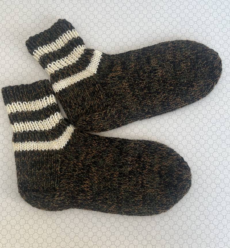 Sofasocken Schlafsocken Socken Handgestrickt Gr. 43-45 von FaTaHandarbeit