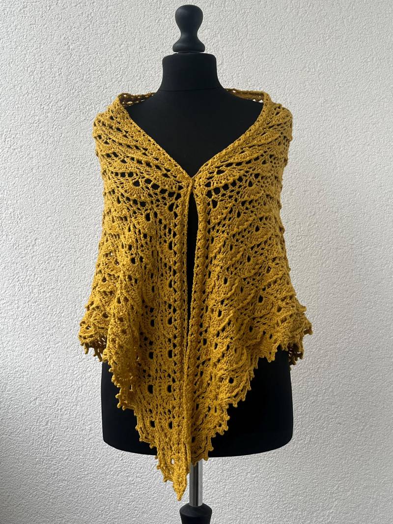 Tuch Schultertuch Dreieckstuch Ajour Senf Gelb Merino Groß Gehäkelt von FaTaHandarbeit