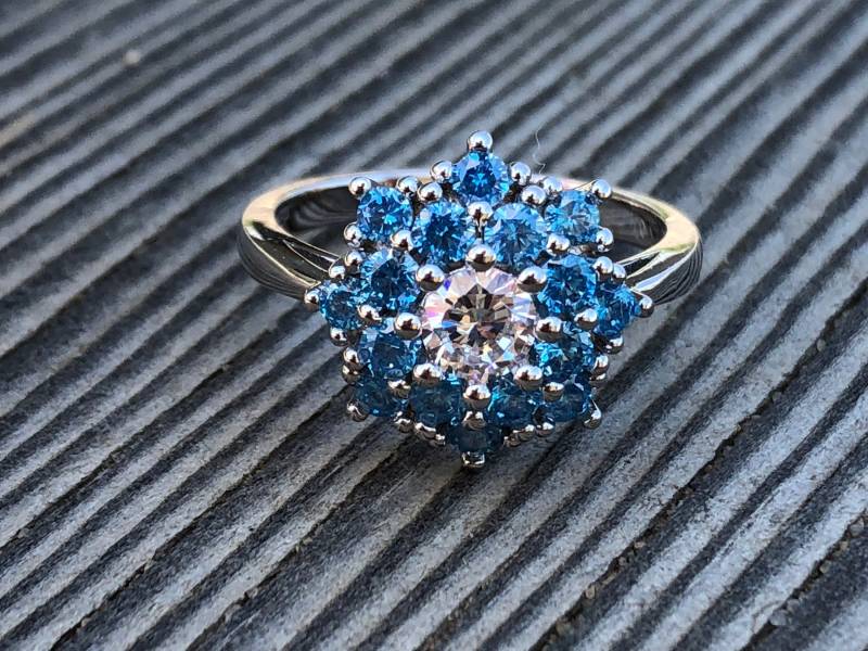 Sale ... Signiert Y Sterling Silber 925 Rund Blau & Weiß Edelstein Blume Band Ring Größe 8 von FabFindingsNY