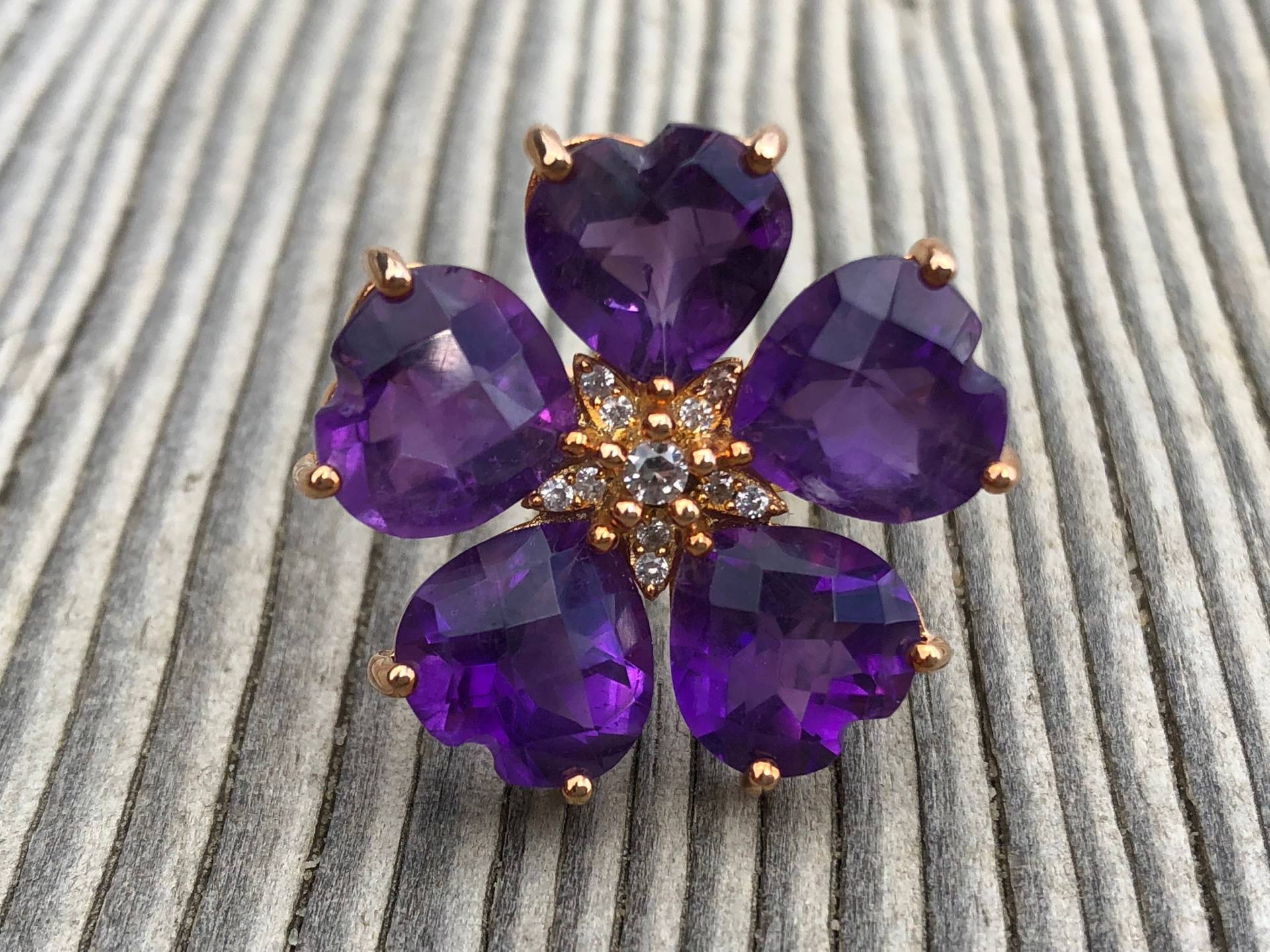 Signiert Kjc Sterling Silber Rose Gold Vergoldet Lila Amethyst & Weiß Topas Herz Blume Ring Größe 8 Signiert Kjc Sterling Silber Rose Gold Vergoldet Lila Amethyst & Weiß Topas Herz Blume Ring Größe 8 von FabFindingsNY