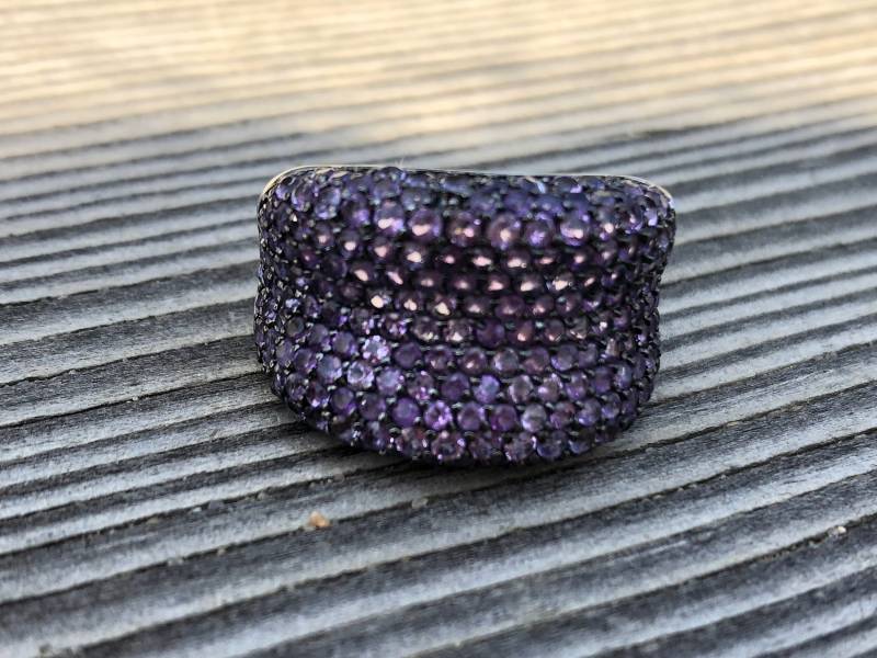 Signiert "Y" Sterling Silber 925 Kurvige Lila Amethyst Band Ringgröße 6 Signiert "Y" Sterling Silber 925 Kurvige Lila Amethyst Band Ringgröße 6 von FabFindingsNY