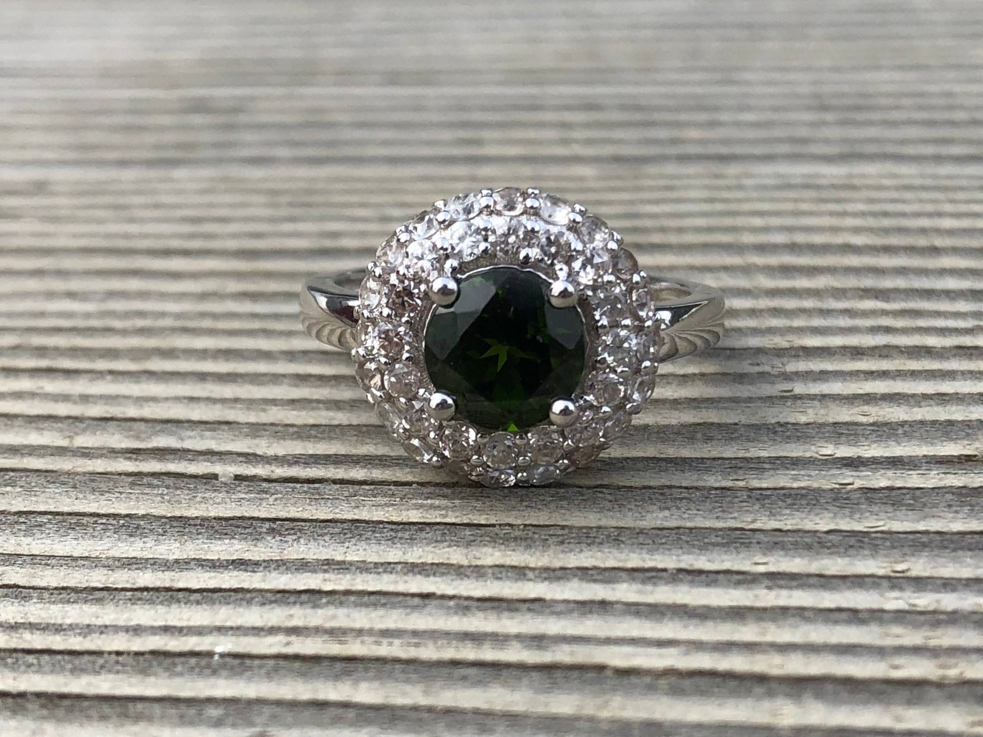 sterling Silber 925 Grün Diopside & Weiß Topas Ring Größe 7 sterling Silber 925 Grün Diopside & Weiß Topas Ring Größe 7 von FabFindingsNY