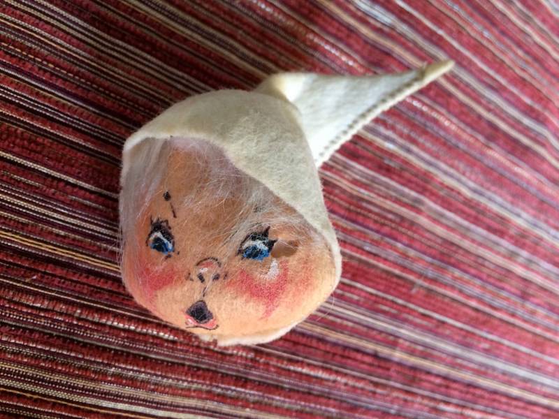 Baby Pin, Brosche, Gesicht, Weihnachtself, Elfen Weihnachtsnadel, Weihnachtsbrosche, Weihnachtsschmuck, Weihnachtsschmuck von FabFinds42