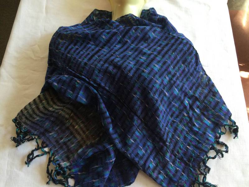 Blauer Weave-Schal, Gewebter Schal, Dunkelblauer Blaue Gewebte Stola, Dunkelblaue Boho Stola von FabFinds42