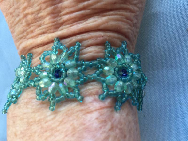 Blaues Armband, Aqua Perle Blau Blaue Blume Samen Seed Gewebte Armband von FabFinds42