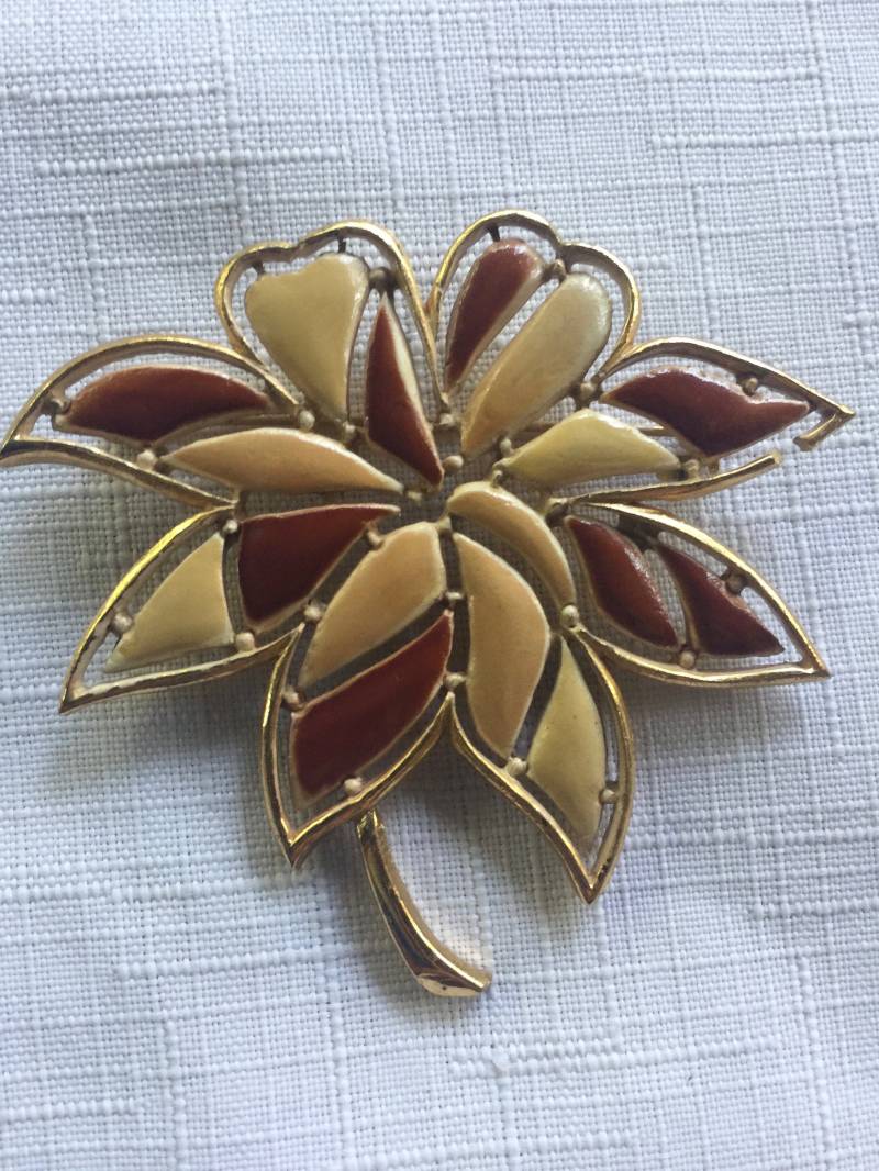 Blume Pin, Blumen Brosche, Retro Braun Beige Emaille Palme Baum Pin von FabFinds42