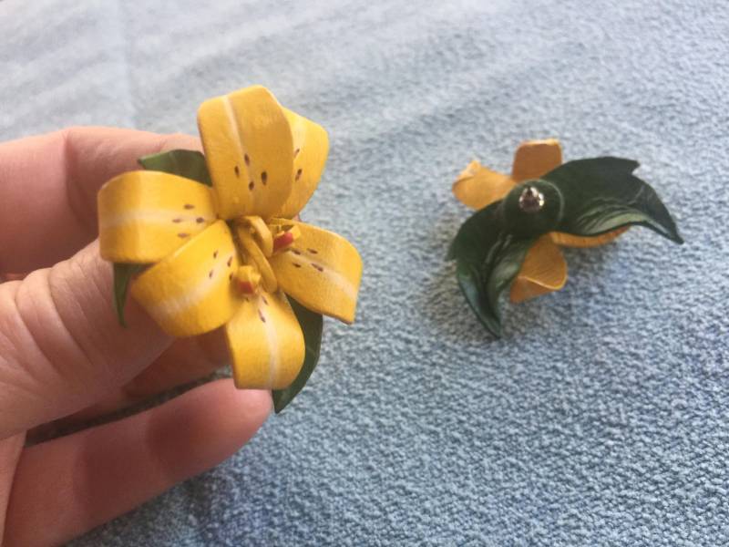 Lilly Ohrring, Floral Gelb Leder Blumen Frühling Garten Ohrring von FabFinds42