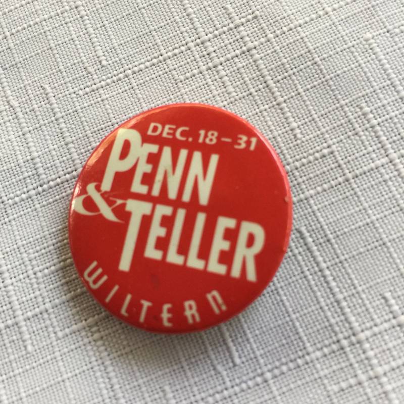 Magie Schmuck, Magier Brosche, Anstecknadel, Penn Teller, Magier, Pinback, Geschenk von FabFinds42