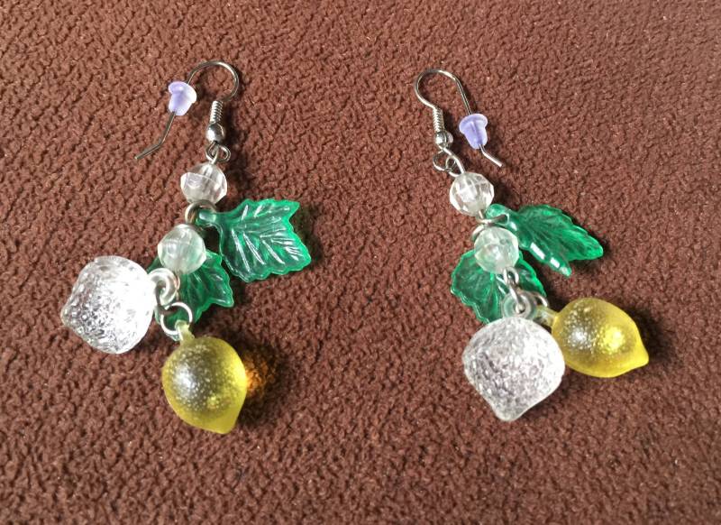 Zitrone Ohrring, Baumeln, Frühling Zitrus Citrus Baumeln, Gelb Grün Obst Baumeln von FabFinds42