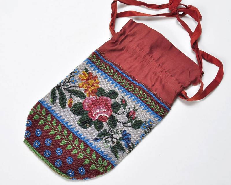 Mikroperlen Antike Geldbörse, Perlentasche Vor 1900, Sammler Kordeltasche, Rosenblätter, Grün Kastanienbraun Weiß von FabOldiesVintage
