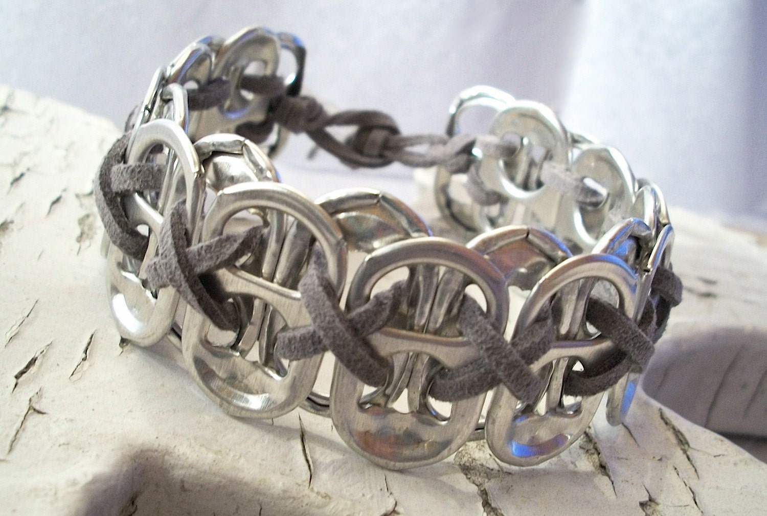 Leder Und Metall-Soda-Tab-Armband - Nate | Grau Männer, Jugendliche, Jungs Upcycling-Umweltfreundlich Geschenke Unter 15 Dollar Leder Und Metall-Soda-Tab-Armband - Nate | Grau Männer, Jugendliche, Jungs Upcycling-Umweltfreundlich Geschenke Unter 15 Dollar von FabTabulous
