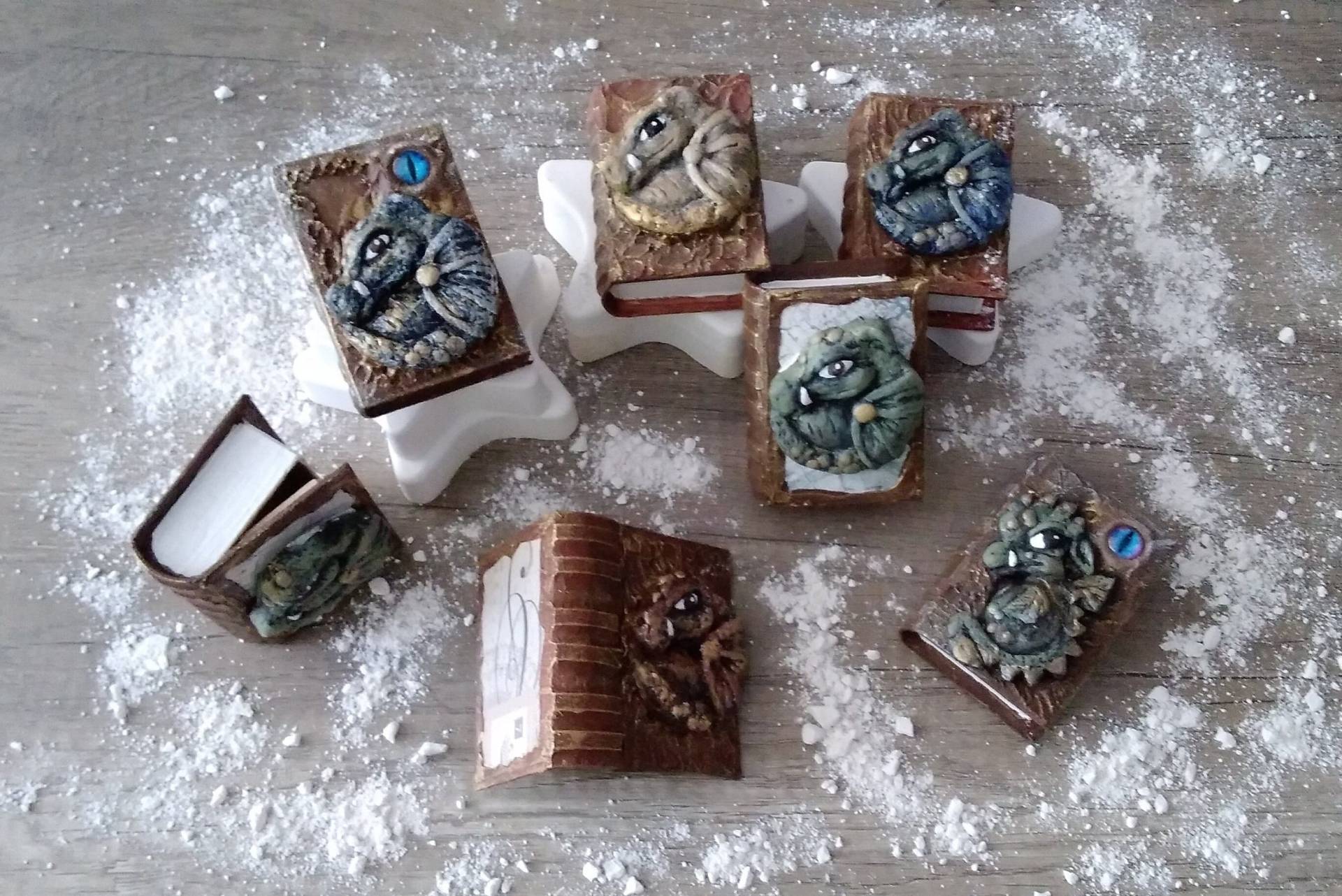 Handgemachte Schatulle Mit Drachen Figur Handgemachte Schatulle Mit Drachen Figur von FabelhafteTonWelt