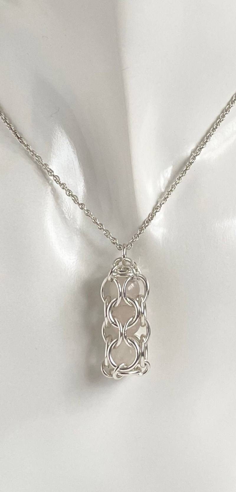 sterling Silber Rosenquarz Käfig Edelstein Chainmaille Anhänger Mit Einer 18 Oder 20 Zoll Kette von Fabisha