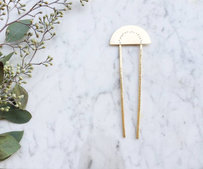 Lunar Haarnadel | Messing Haarforke Lichtbogen-Brötchenhalter Moderne Boho von FableAndLore