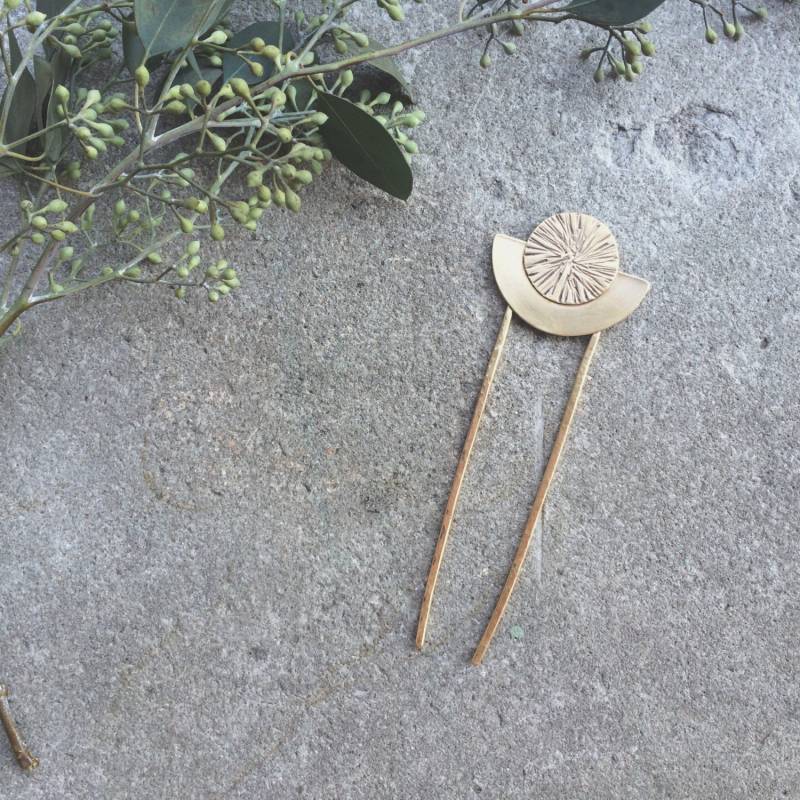 Messing Mond Haarnadel | Haarforken-stick Gold Kamm Boho Halbkreis Zubehör von FableAndLore