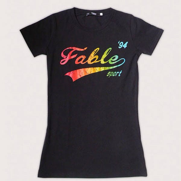 Fable Regenbogenfarben Print Tailliertes Schnitt-T-Shirt Für Frauen von FableLondon