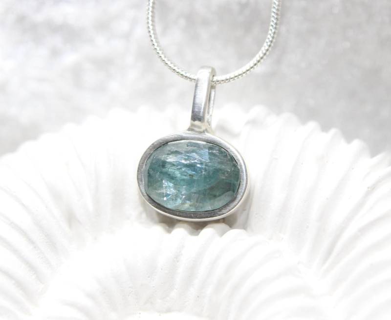 Blauer Kynanit Silberanhänger 999 Blauer Edelstein Aqua Kyanit Anhänger Handgefertigt Von Gablesaesthetics Blauer Kynanit Silberanhänger 999 Blauer Edelstein Aqua Kyanit Anhänger Handgefertigt Von Gablesaesthetics von FablesAesthetics