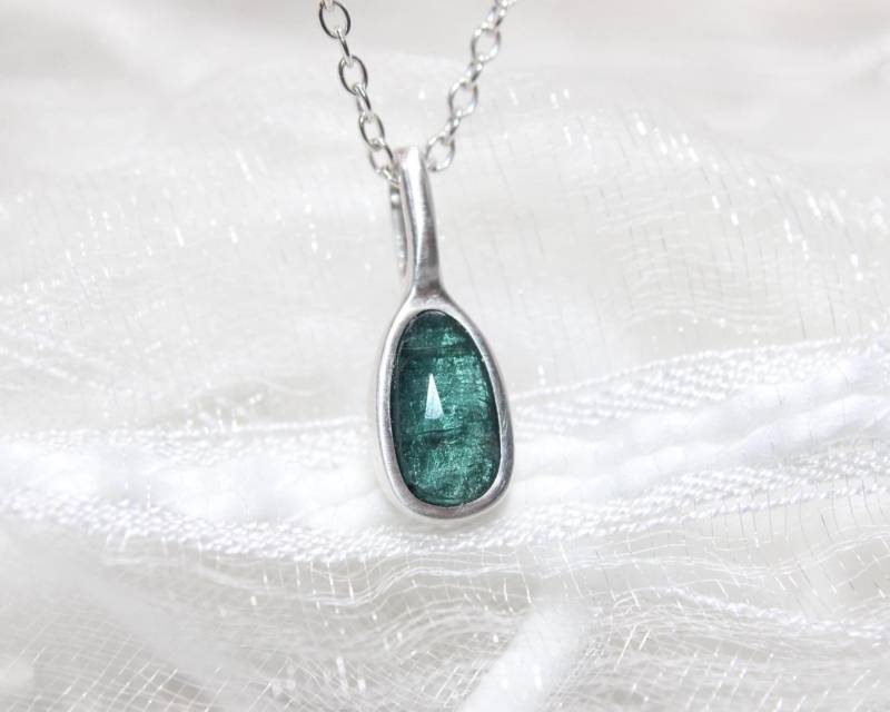 Blauer Turmalin Indigolith Anhänger Silber 999 Blaugrün Tropfenform Paraiba Edelstein Blauer Turmalin Indigolith Anhänger Silber 999 Blaugrün Tropfenform Paraiba Edelstein von FablesAesthetics
