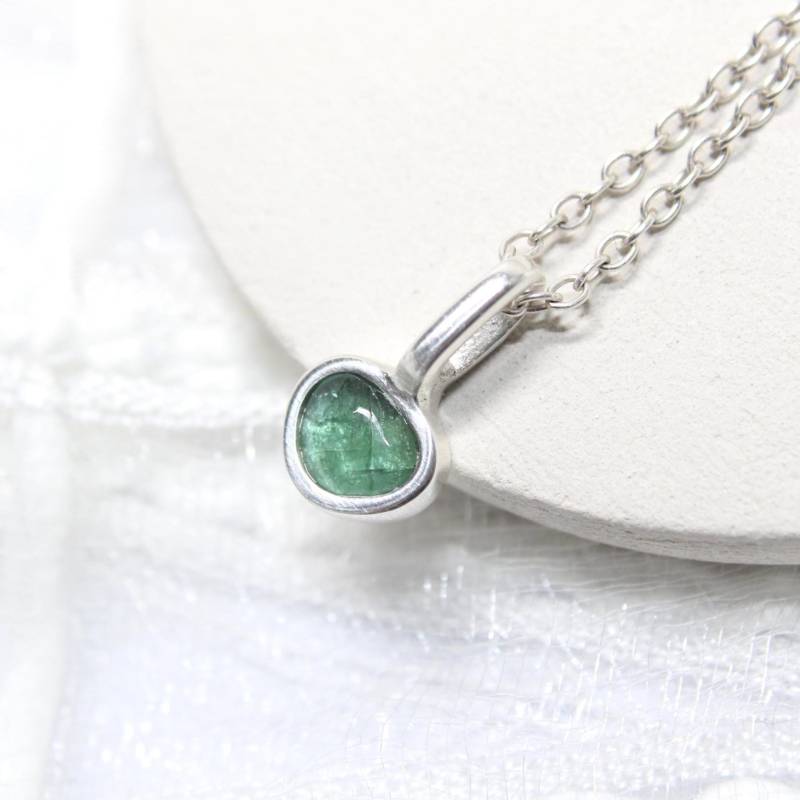 Mintgrüner Turmalin Kettenanhänger Silber 999 Paraiba Turmalinanhänger Minzfarbener Edelsteinanhänger Türkis Mintgrüner Turmalin Kettenanhänger Silber 999 Paraiba Turmalinanhänger Minzfarbener Edelsteinanhänger Türkis von FablesAesthetics