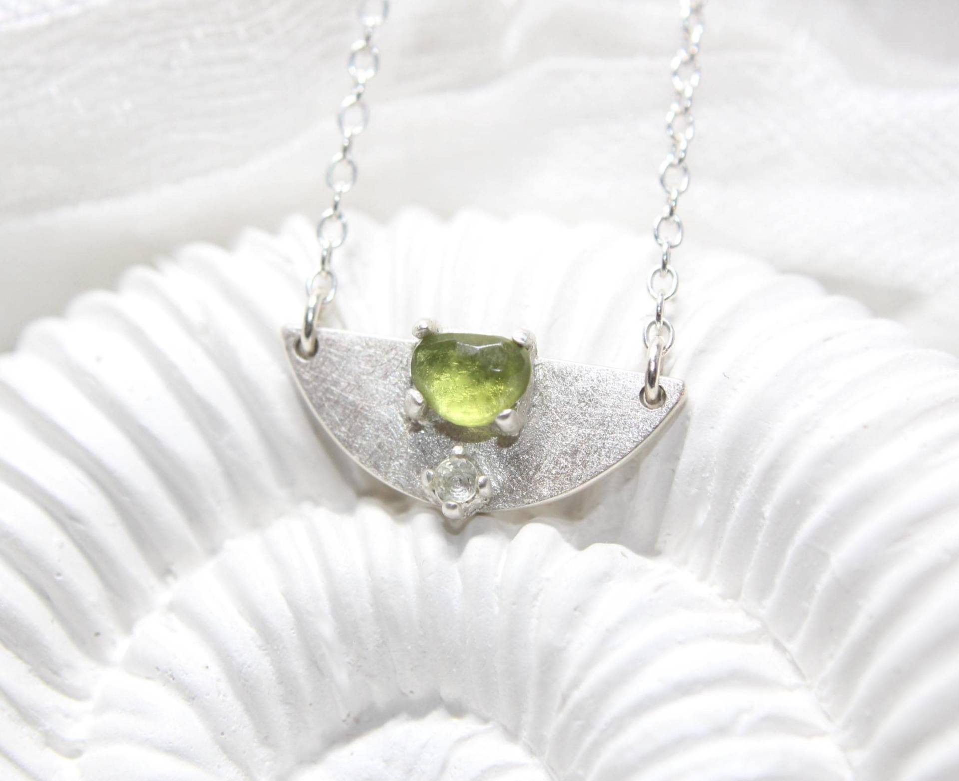 Turmalin Halskette Silber 999 Grüner Turmalinstein Und Topaz Anhänger Verdelith Schmuck Handgefertigt Von Fablesaesthetics von FablesAesthetics