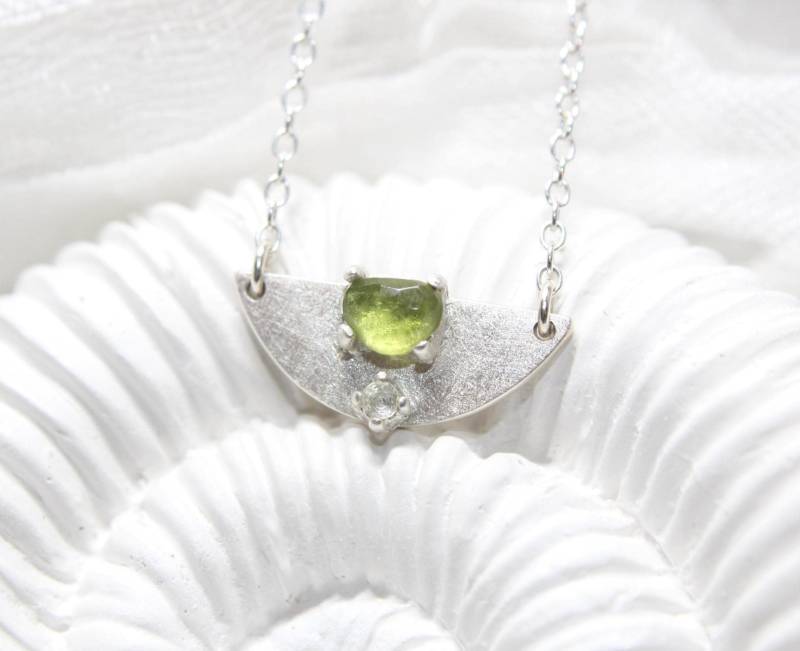 Turmalin Halskette Silber 999 Grüner Turmalinstein Und Topaz Anhänger Verdelith Schmuck Handgefertigt Von Fablesaesthetics von FablesAesthetics