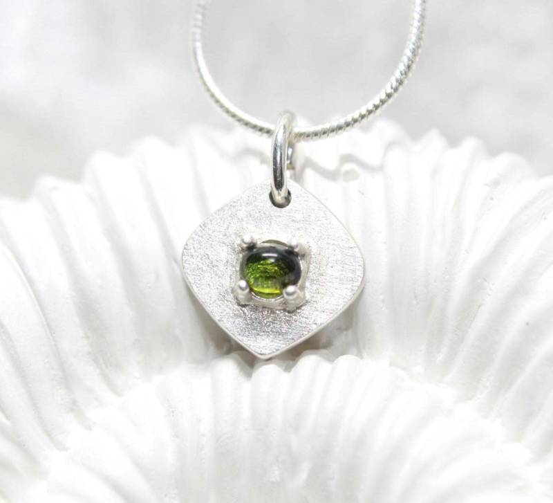 Turmalin Kettenanhänger Silber 999 Verdelith Grüner Edelstein Anhänger Turmalinstein Handgefertigt Von Fablesaesthetics von FablesAesthetics