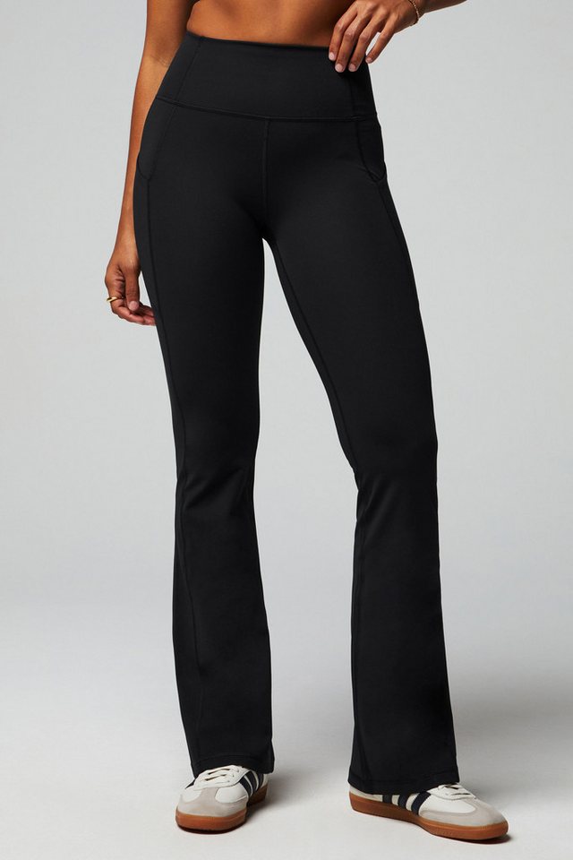 Fabletics Trainingshose Oasis Pureluxe High-Waisted (1-tlg) aus blickdichtem Stoff und mit mittlerer Kompression von Fabletics