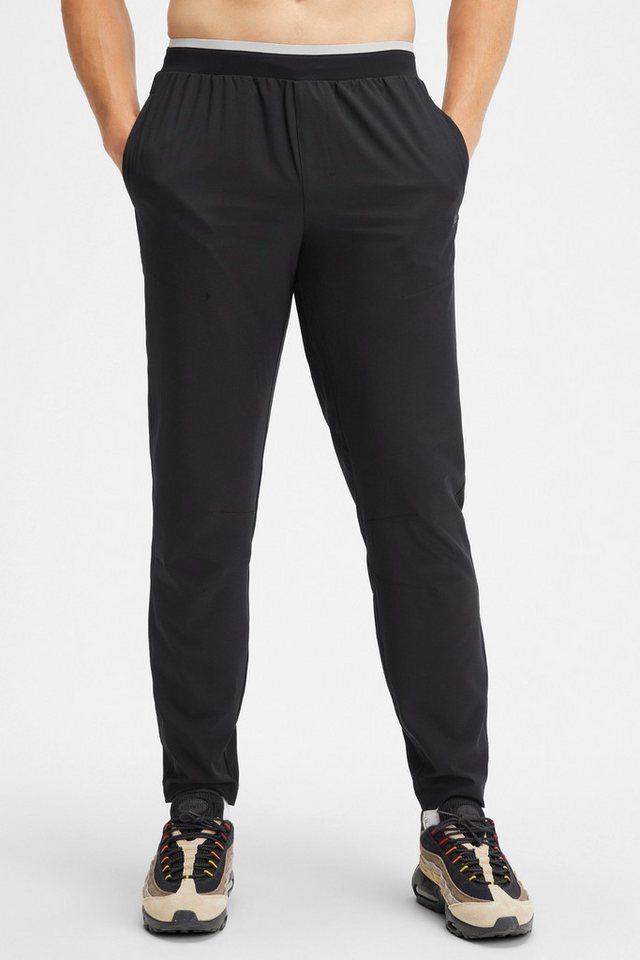 Fabletics Trainingshose The Fundamental Pant (1-tlg) aus Performance-Stoff und mit Reißverschlusstaschen von Fabletics