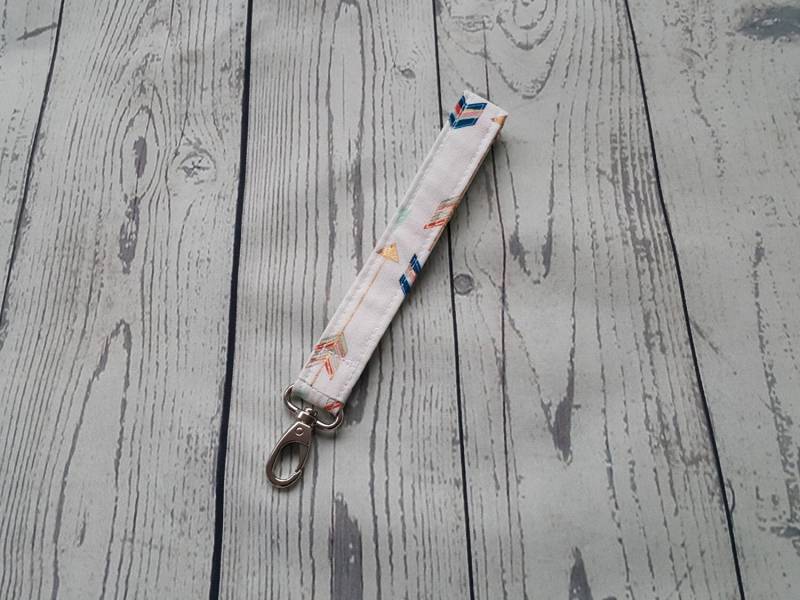 Schlüsselanhänger, Pfeile Schlüssel Riemen Schlüsselanhänger Gefälligkeiten, Handgelenk Key Lanyard, Fernbedienungen von FabricBagsAndMore