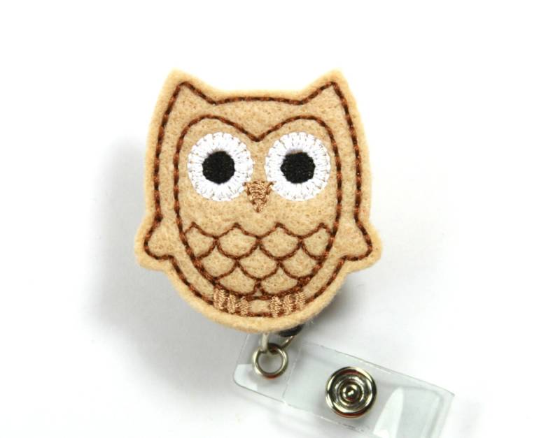 Braune Eule Filz Abzeichen Reel, Badge Holder, Plakettenhalter, Braune Walzen, Reel von FabricLoveandFun
