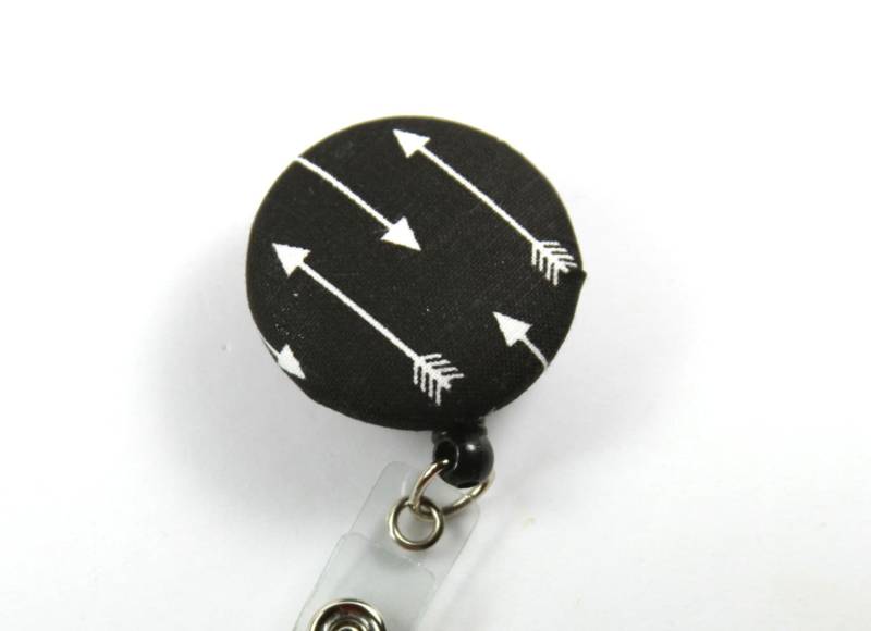 Pfeile Stoff Abzeichen Reel, Button Badge Einklappbare Halter, Schwarze Haspel, Pfeile Schlüsselband von FabricLoveandFun